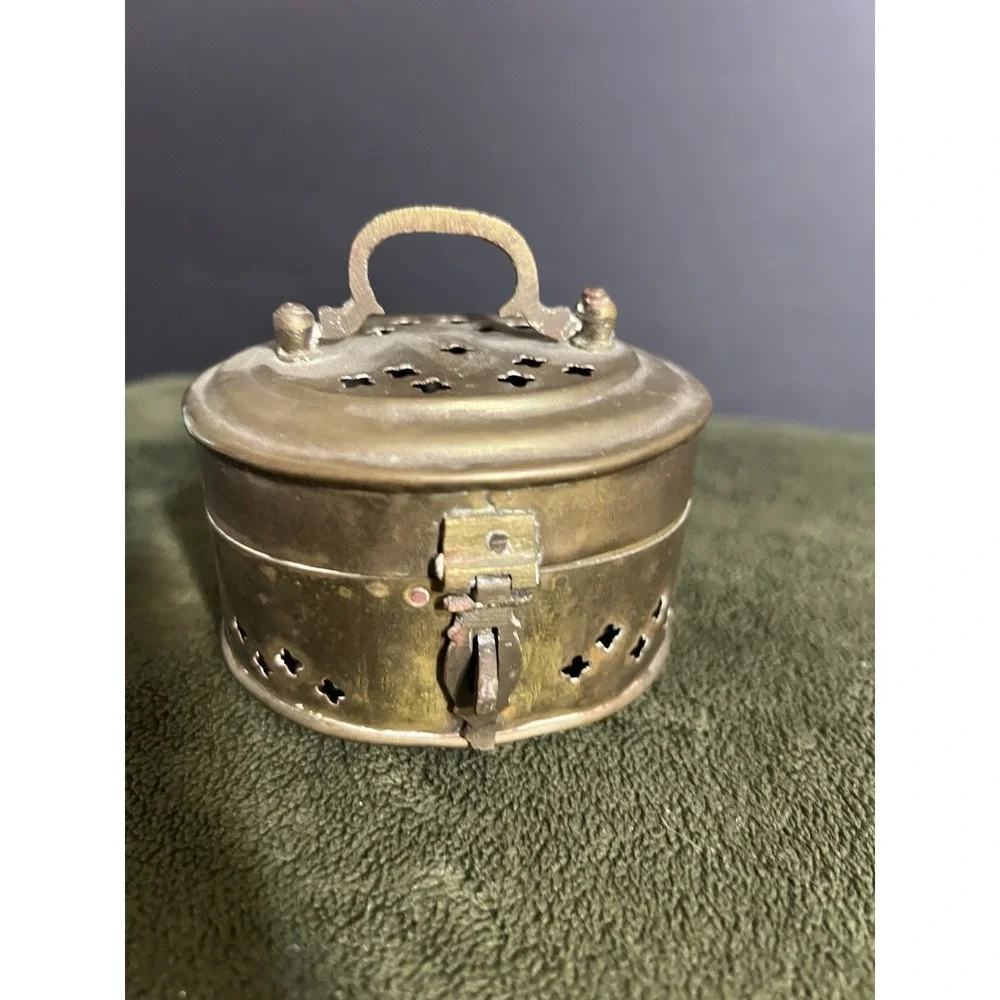 Vintage‎ Brass Pierced Oval Trinket/Cricket Box Andrea By Sadek Japan (1914)